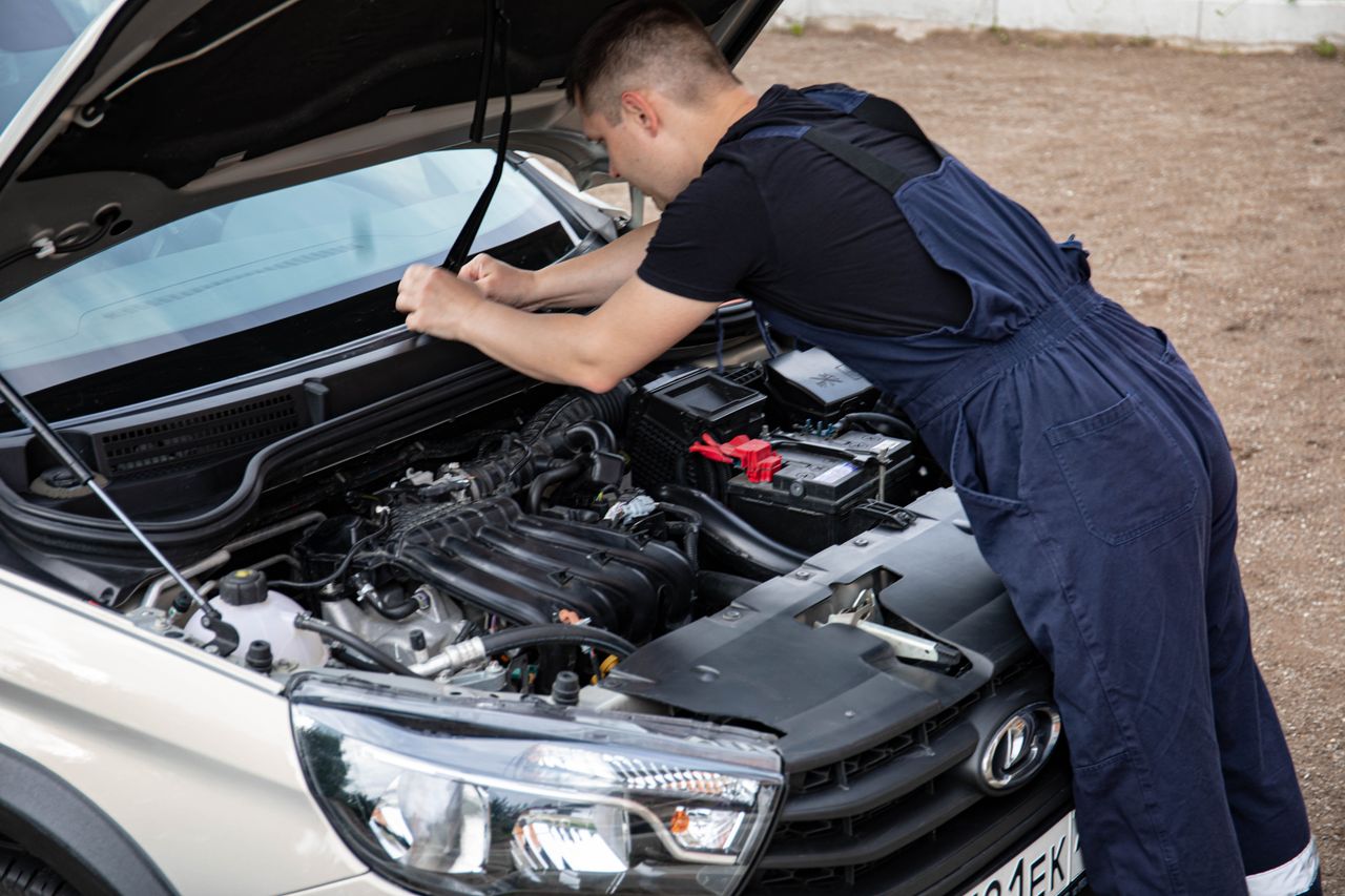 Vehicle safety inspection in workshop