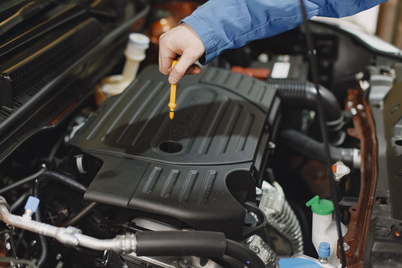 Engine components and repair tools