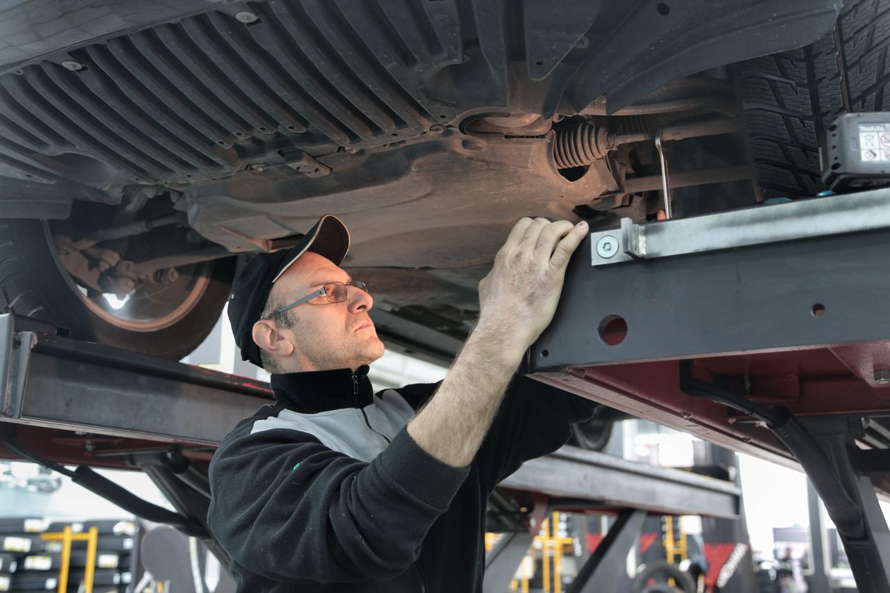 Engine repair and rebuild service